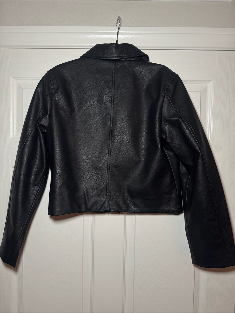 NWOT Abercrombie & Fitch Short Vegan Leather Utility Jacket - Picture 5 of 7